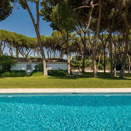 Tas Chill - Puente Romano Beach Front Apartment