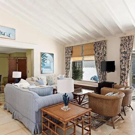 Tas Chill - Puente Romano Beach Front Apartment Marbella