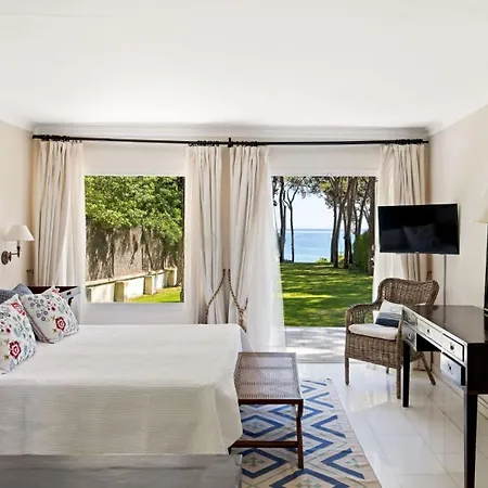 Tas Chill - Puente Romano Beach Front Apartment